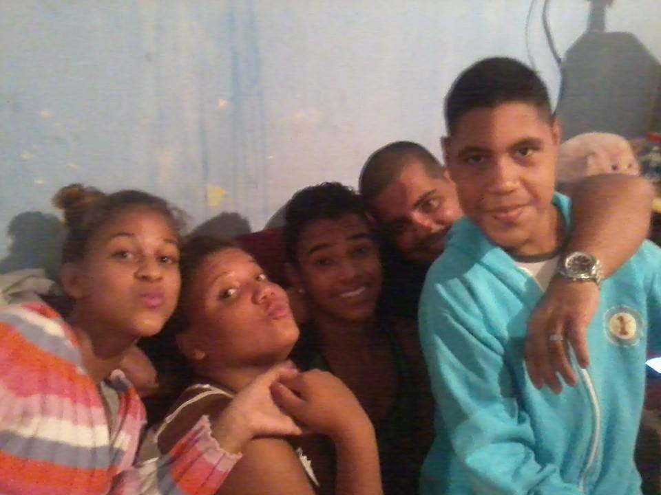 _bitch_0's tweet photo. minhas vidaaaas http://t.co/DVjJg7VsMB
