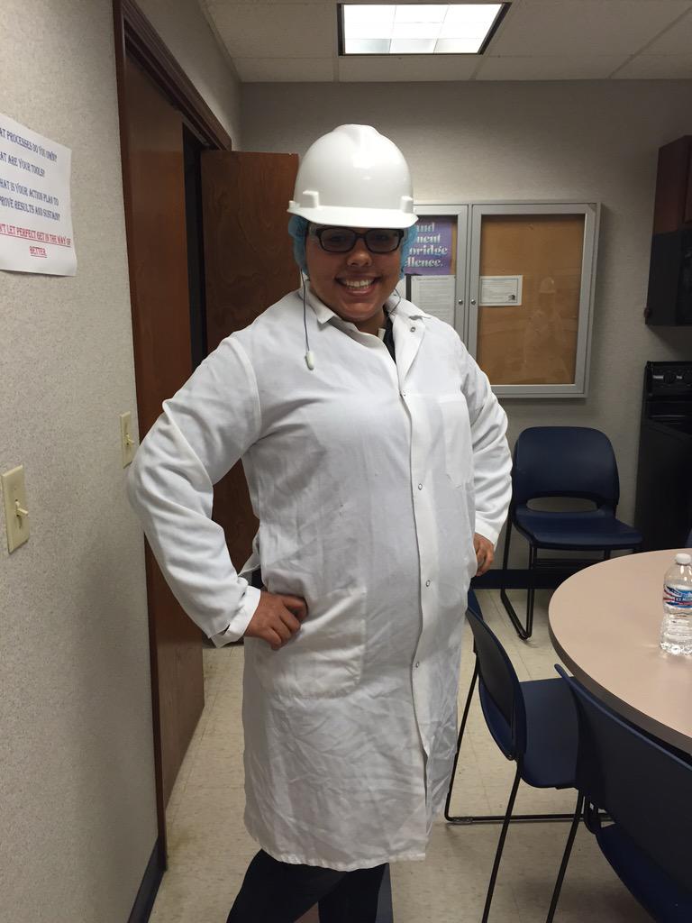 MichAgCouncil's tweet image. .@ItsCheapAsh was kind enough to model our #food safety gear at a meat processing facility today! #MIfood