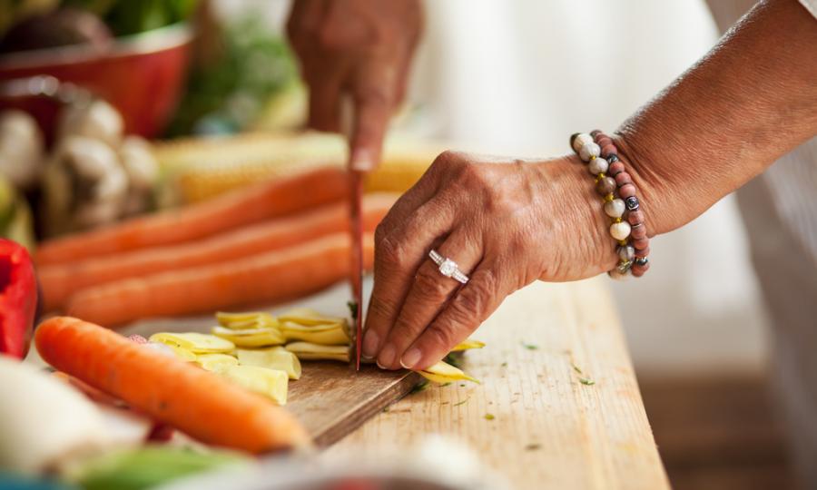 thelatinkitchen's tweet photo. How #EatingLocally helps your community and more food secrets farmers wish you knew http://t.co/Bi5xfV3jsg http://t.co/5MAAFs7P32