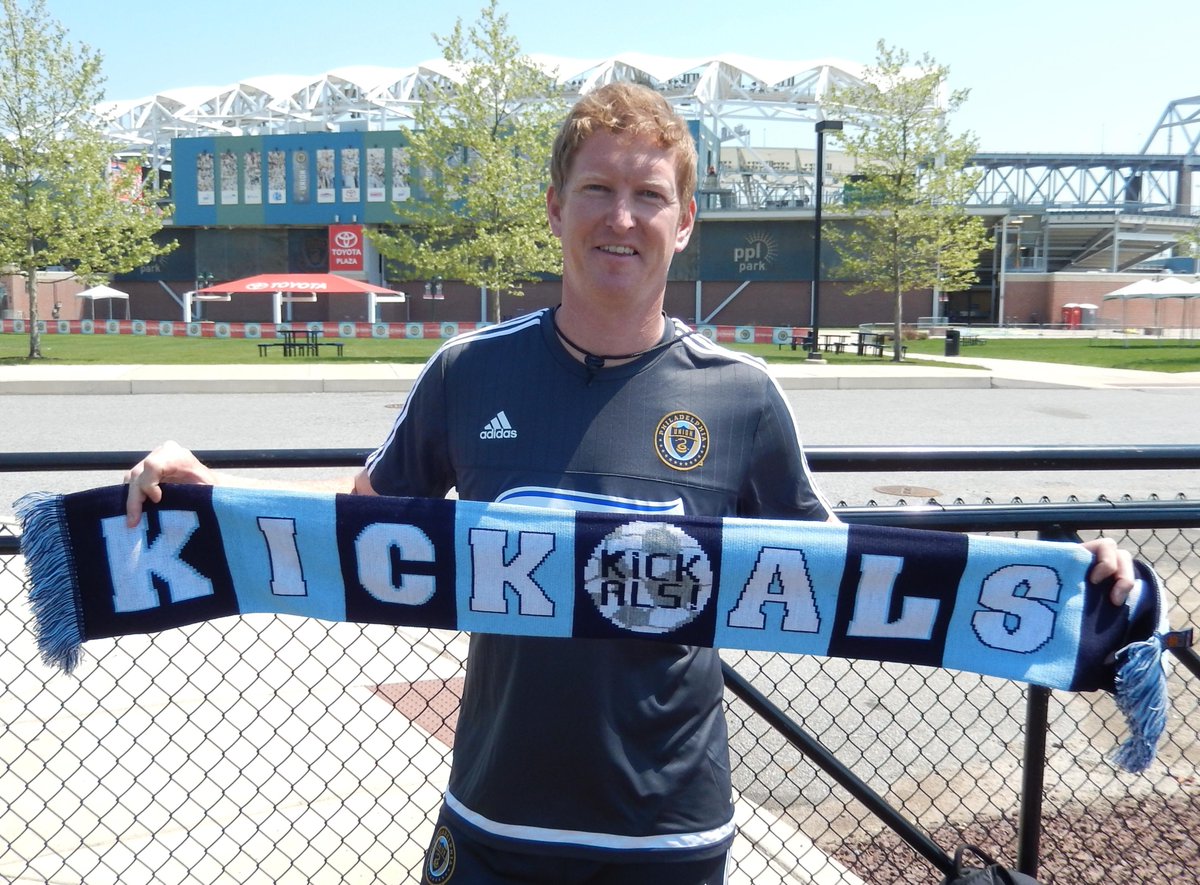 RedCardALS's tweet image. Thrilled to present @PhilaUnion Head Coach Jim Curtin w/ a KICK ALS! scarf! Planning another event benefiting @ALSHF!