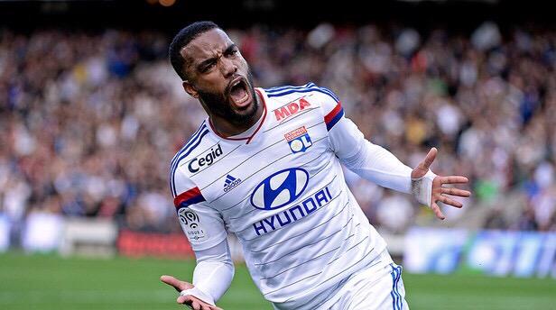 ActuFoot_'s tweet photo. RT si vous pensez qu'Alexandre LACAZETTE a été le meilleur joueur de Ligue 1 cette saison ! http://t.co/ZmGiBwI0Zu
