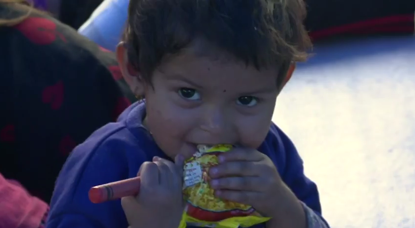 afpfr's tweet photo. [REPORTAGE] Séisme au Népal: les enfants face au poids du traumatisme http://t.co/kqF14TCRaW #AFP http://t.co/X22XQFqg8X