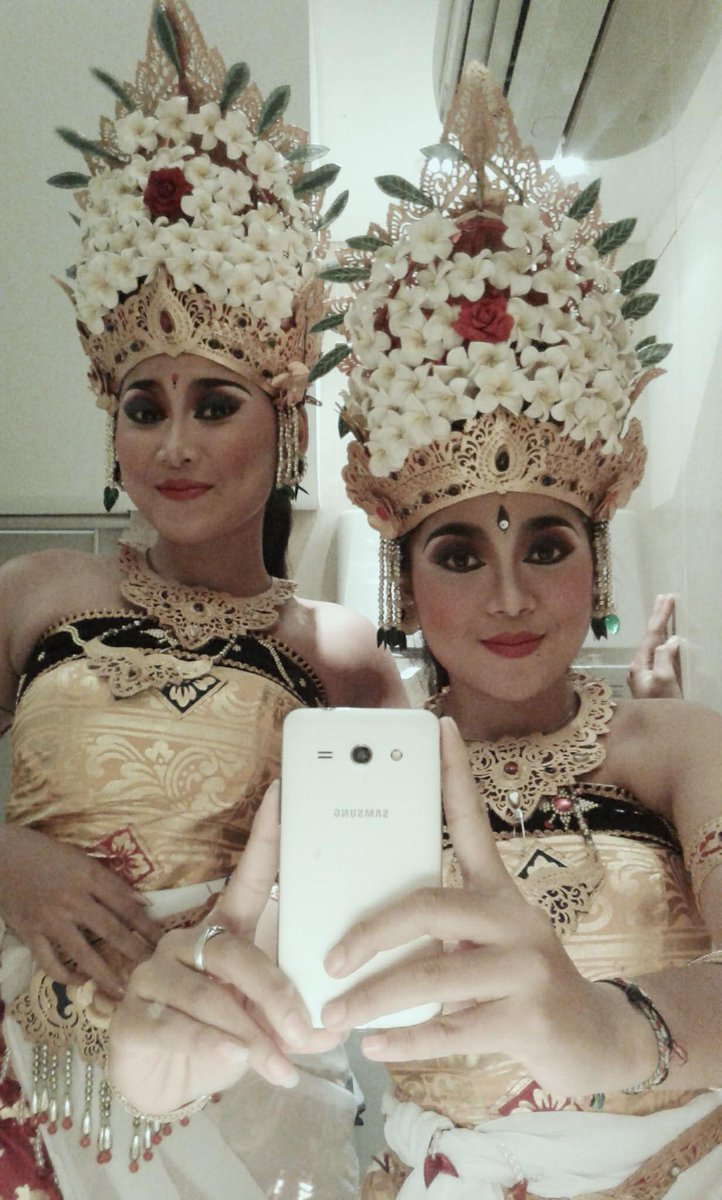 indrisuck's tweet photo. Jendela balii http://t.co/c8jKVCoU8j