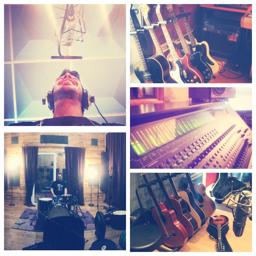 Em començat a les 10:00 i sortim ara de <a href="/tapetonestudio/">tapetonestudio</a> amb 6 cançons amb unes lineas de baix increibles! #Dia11