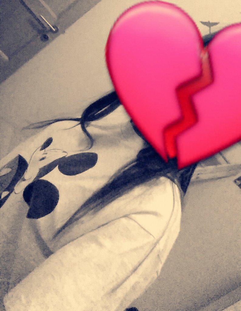 Moi28290327's tweet photo. Ne soit pas amoureux de la plus belle femme au monde , mais soit amoureux de la femme qui rend ton monde plus beau.💔💖 http://t.co/iaquOsZnRp