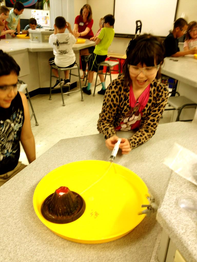 SmthSTEMScience's tweet photo. Mini-volcano eruption! http://t.co/1KDbrRsWV0