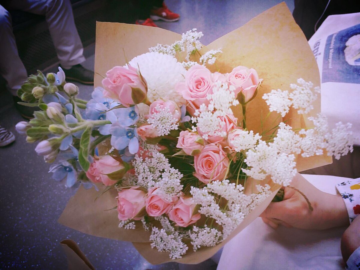 newjin85's tweet photo. 어버이날 기념 꽃. 내가 만들어서 그런지 참 촌스럽네 ㅎㅎ http://t.co/KlC725EPyr