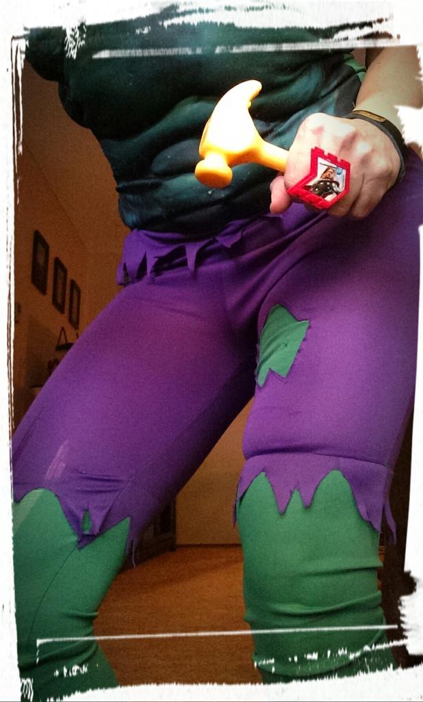 NancyLKB1222's tweet photo. @BAMstrength @gruth3 Does size really matter?Yes, yes it does....
#littlehammer #SuperBAM #ThorTuesday I ❤Hulk 😂 http://t.co/mYyxRJHnqo