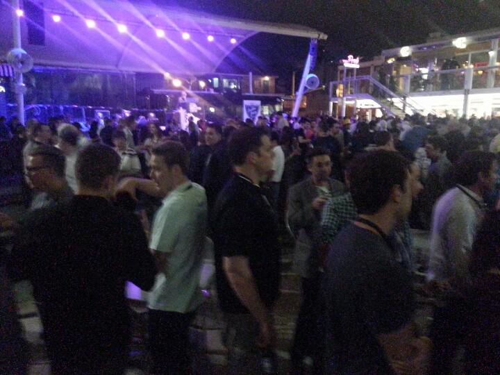 capitalin's tweet photo. @getFloop au #Collisionconf Las Vegas: 1200 stratups, 8000 personnes Montréal #DefiMTL bien représenté! http://t.co/0fC1xfCIdl