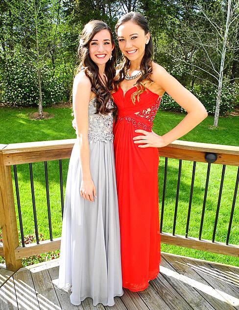 thelifeofcaittt's tweet image. #TransformationTuesday #samelocation #differentseason #10yearsandcounting 👭💗@Katjaggers