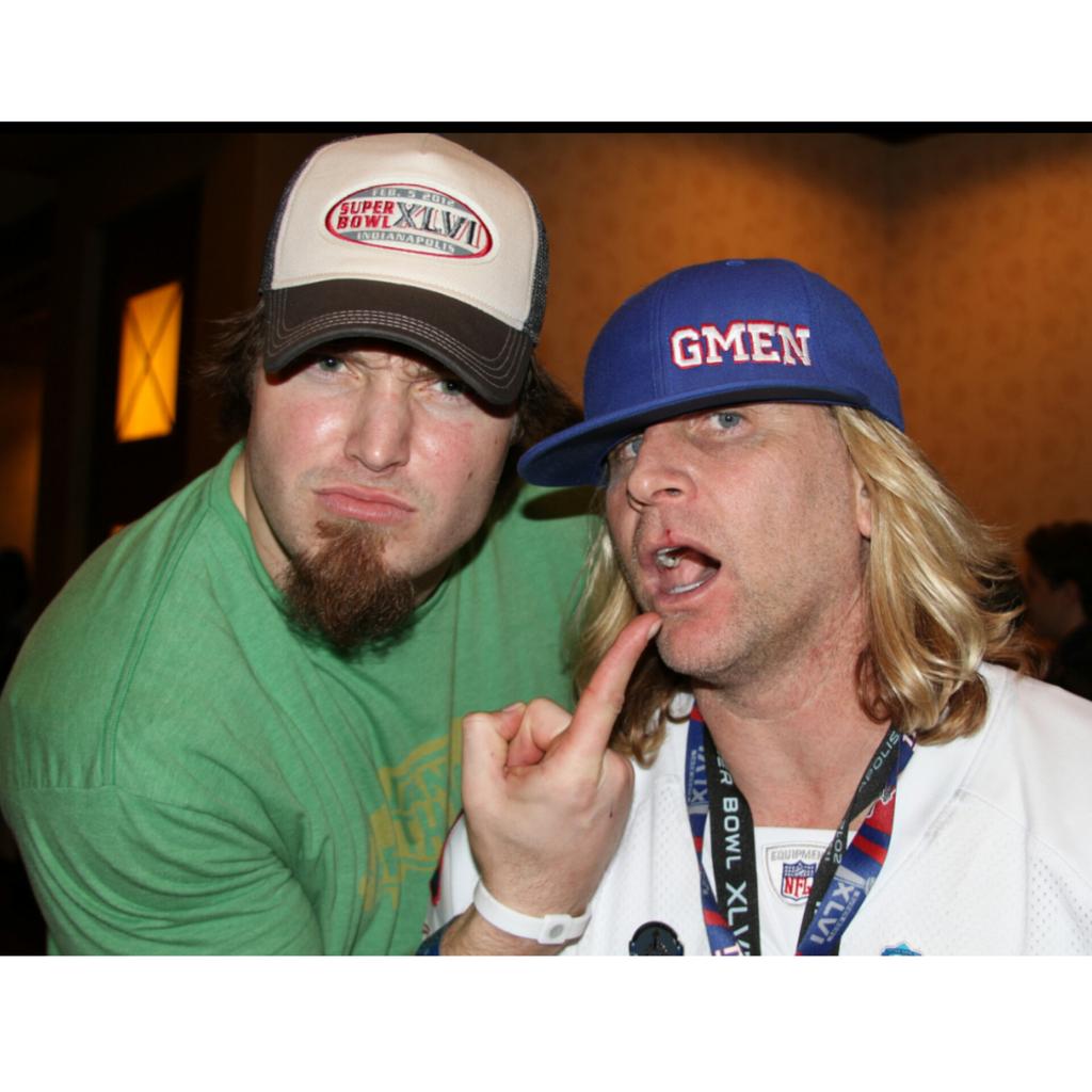 LicensePlateGuy's tweet photo. Thrwbk #5793 gave me a stitch at SB party #GIANTS #alittleBUZZED #Punch4Punch #Ilost
@Blackburn5793 @MegBlackburn93 http://t.co/7PhnFJCPI0