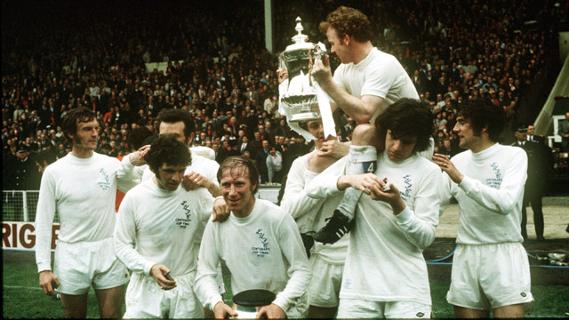 I giocatori del Leeds festeggiano la FA Cup nel 1972