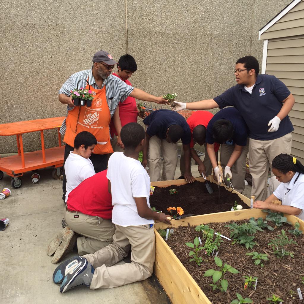 KcMccrossen's tweet photo. Giving back to our community. Kids from American History High Autism program.. We work for an amazing company.. http://t.co/aWtH02H9jf