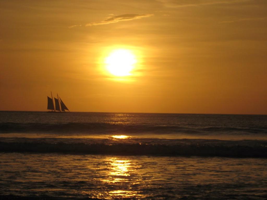 BookStayGo's tweet photo. Happy Cinco de Mayo! #RoomKey #BookStayGo #travelmore #travel #TravelTuesday #CincoDeMayo #May5th #Mexico #Sunset http://t.co/td4MeCUhDG