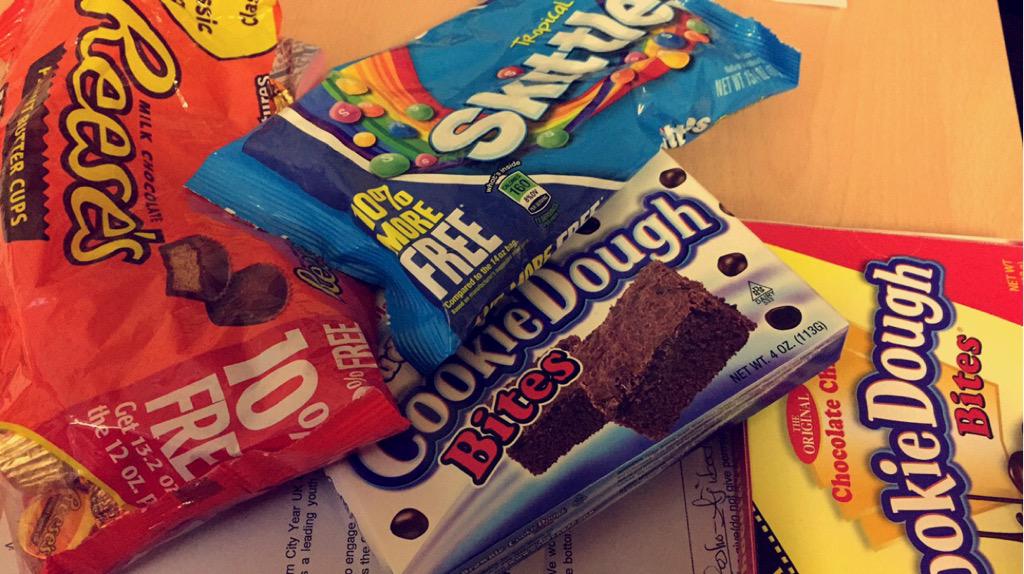 AnvirShergill's tweet photo. Thank you to our TL Christine for these amazing treats all the way from Washington @CityYearUK #cysummit http://t.co/7bFhHb8NbR