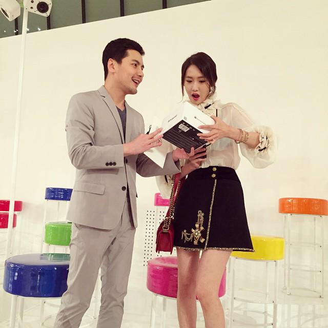 [PIC][04-05-2015]YoonA tham dự sự kiện "Chanel Cruise Collection Show in Seoul" vào tối nay CEQX9KtWgAAoXK6