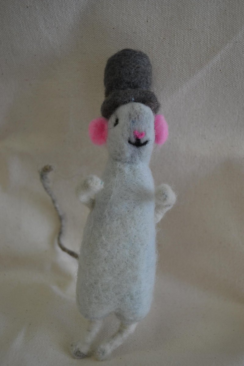 ColonelGrayArt's tweet photo. Check out some of the 3D felting projects made by the crafts classes! http://t.co/mUU1oMe9nR http://t.co/A8tS5LnnRs