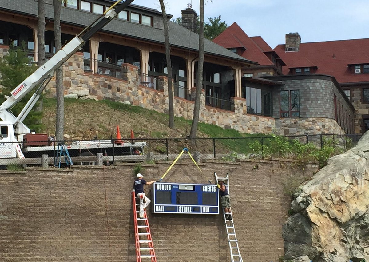 JustCoachMur's tweet photo. New scoreboard a great addition to '79 Field #castleupgrade #technology http://t.co/Wjd49LUECE