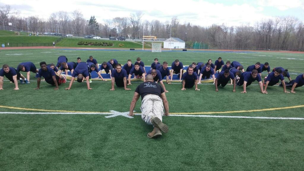 RssBrookfield's tweet photo. Squaddddddddddddd! #USMC #MARINES #POOLFUNCTION #PUSHUPS #LEADFROMTHEFRONT #FRONTLEANANDREST #PLATOON #SQUADDDDDD http://t.co/7fspoJVFVY