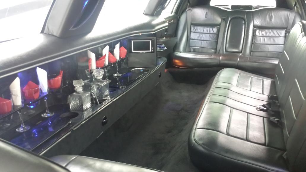 LAXdriver's tweet photo. Book your limo..for mother's day,  prom or your wedding day! http://t.co/kxEmBdIaNU http://t.co/1DFw86FirM