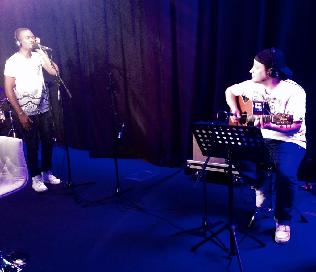 CoulTropicales's tweet photo. @Krys_StepOut est à la Maison sur @RFI cc @Claudy_Siar #CVou #DancehallIsBack http://t.co/dFduPVOjBE
