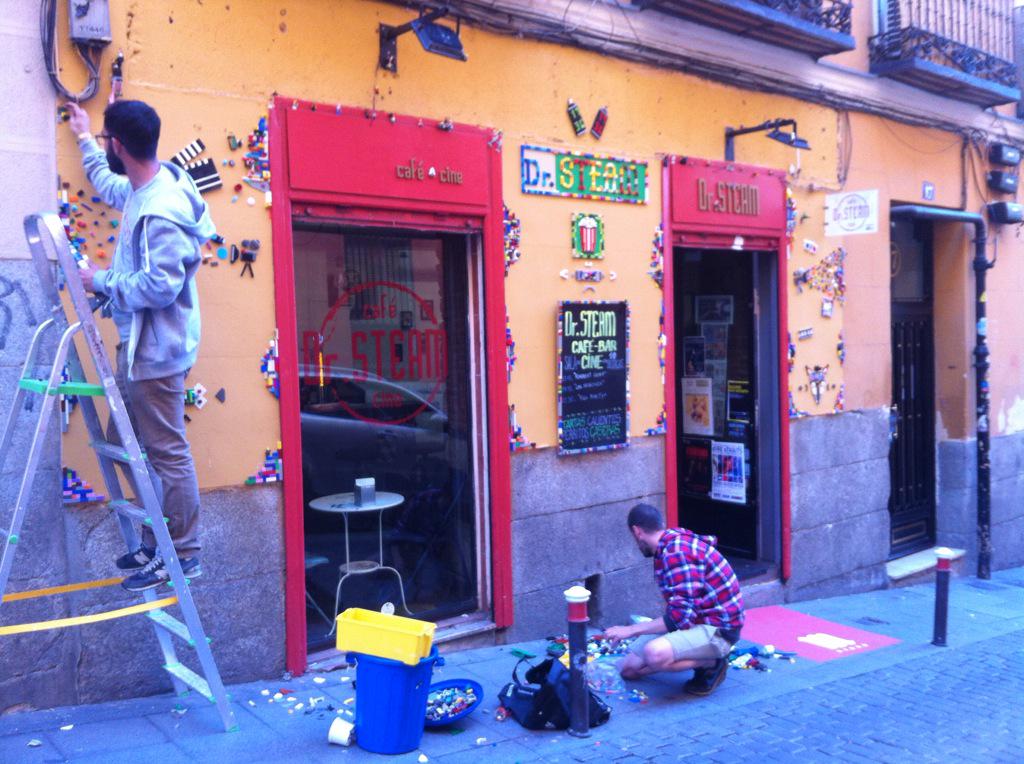 SteamCine's tweet photo. Comienza nuestro @CALLELavapies @lavapiesenvivo @ganasd_lavapies @_19_36 Gran intervención chicos! Gracias!! http://t.co/9oaUUJpg7G