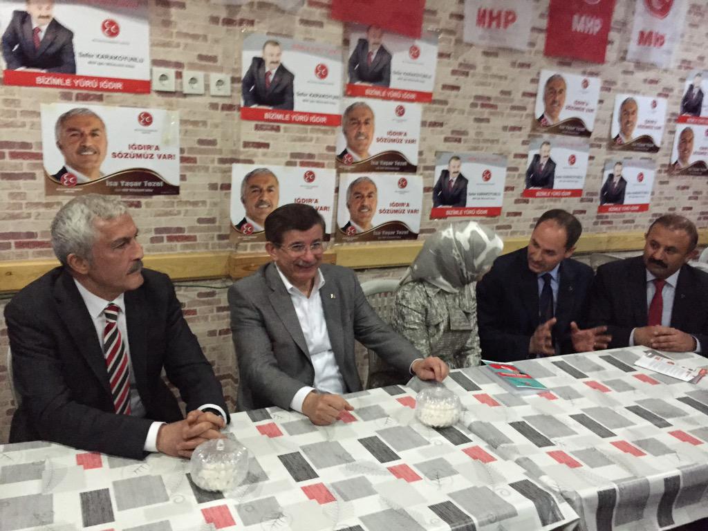 abdullah_eren's tweet photo. Başbakanımız Iğdır'da mitingten sonra valilik yolunda karşımıza çıkan MHP seçim irtibat bürosunu ziyaret ediyor.. http://t.co/CePnimOPTw
