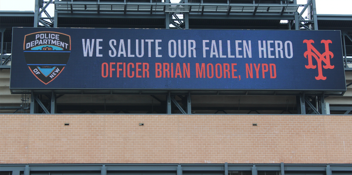 Mets's tweet photo. We honor Officer Brian Moore of the #NYPD. #RIP http://t.co/20M6CWXl1c