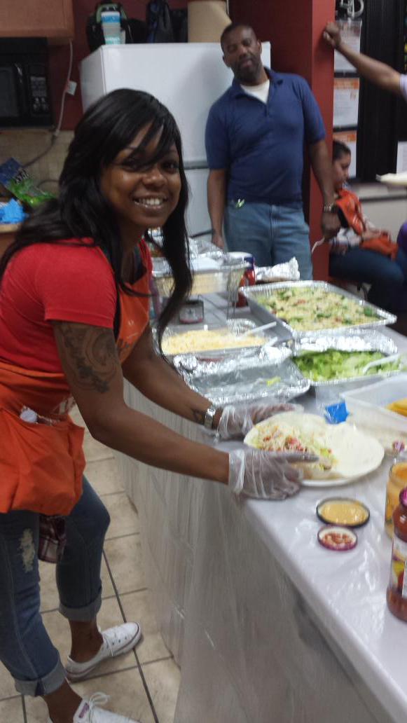maggie27_valle's tweet photo. Having a great time on this festive day....0980 http://t.co/uFnHWf8P4A