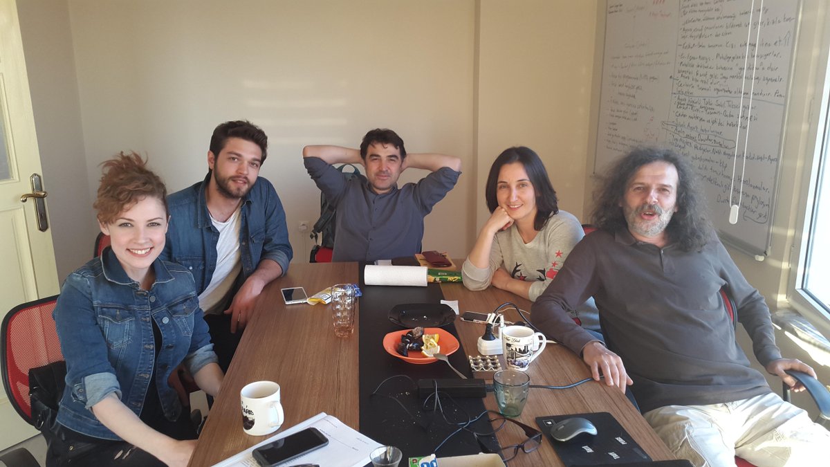 sisphos's tweet photo. hazırlıklar son aşamada @incibalaban @keremscakiroglu @furkandic @AcelyaTopaloglu http://t.co/60Igfih7gG