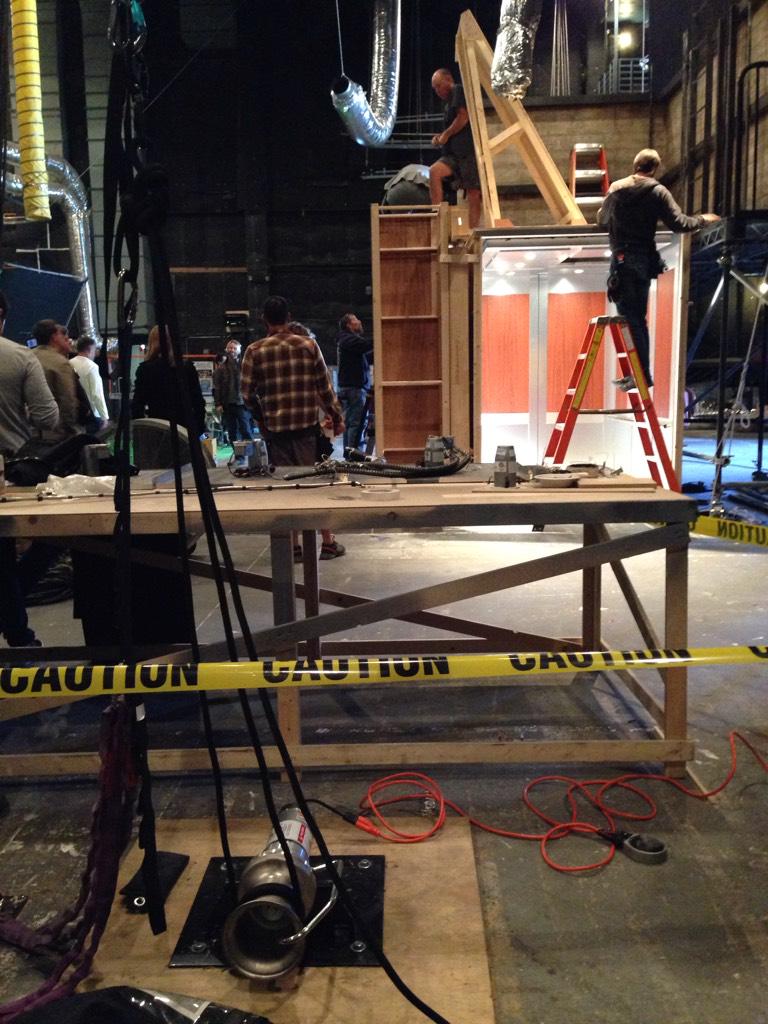 7x22 "DEAD FROM NEW YORK" post-ep bts pics & tweets  CEQenYBXIAESvxx