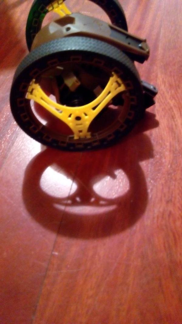 Parrot's tweet photo. What's this ?! What's this ?!  #jackskellington #madminidrones http://t.co/L34dwpol6k