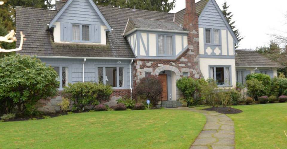 DailyHiveVan's tweet photo. WOW! Shaughnessy home sells for $2 million over the asking price. Welcome to #Vancouver http://t.co/IxtnovpgHt http://t.co/o5hpkcw2zD