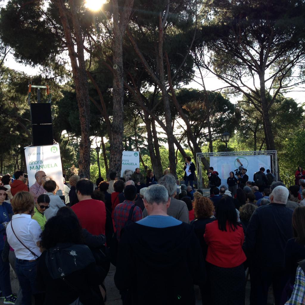 AhoraMoncloa's tweet photo. Inicia la charla de La candidatura de Manuela Carmena a la alcaldía de Madrid en #AhoraMoncloa http://t.co/V1WmUDMGNK