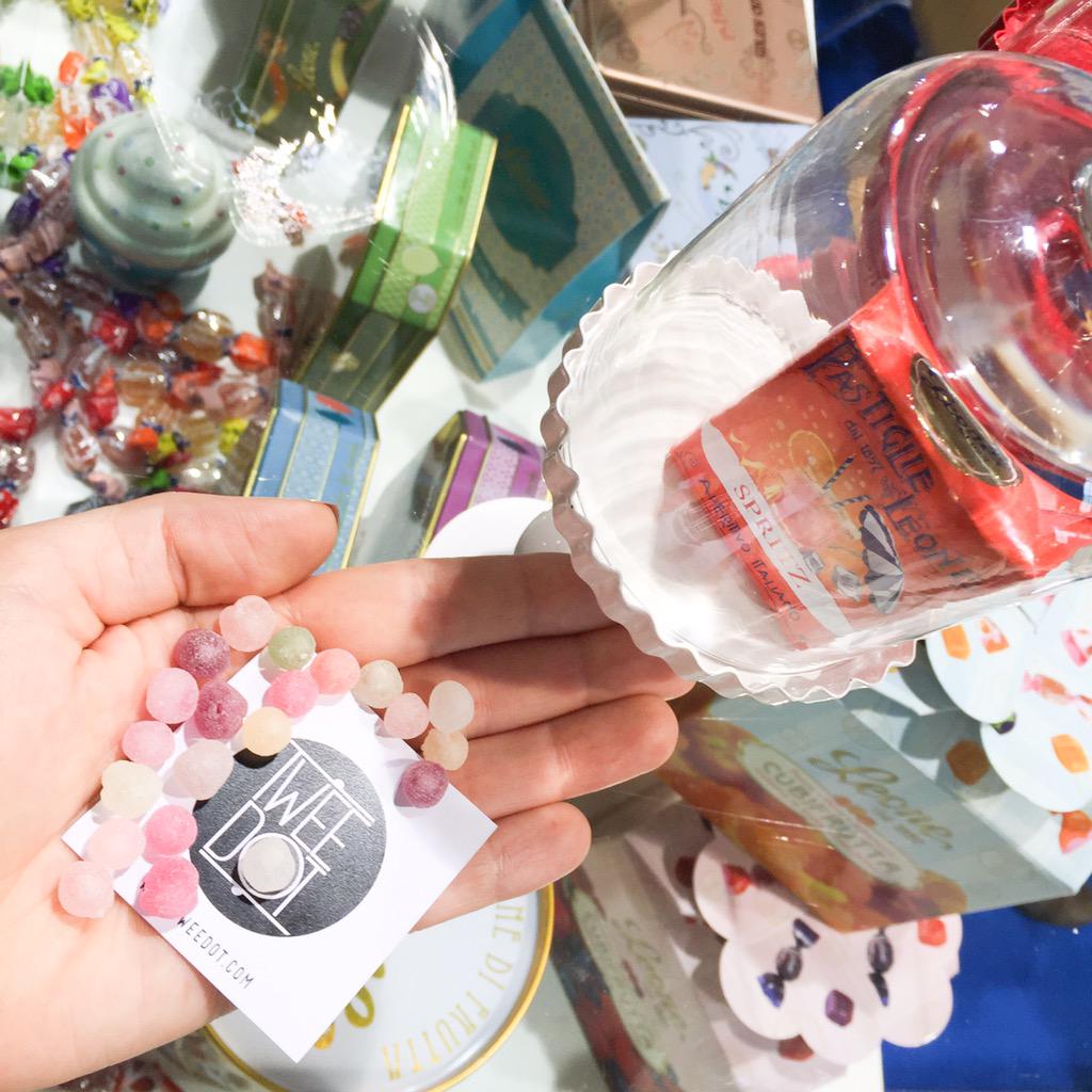 TweedotBlog's tweet image. Presente quando sei piena-piena, non ne puoi più e nessuno esce per lo #spritz? Amen. Te lo porti in borsa ❤️