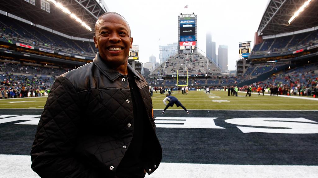 Forbes's tweet photo. Dr. Dre isn't a billionaire yet. Here's why: http://t.co/6mpn85FL55 #ForbesFive http://t.co/sww347v4kR