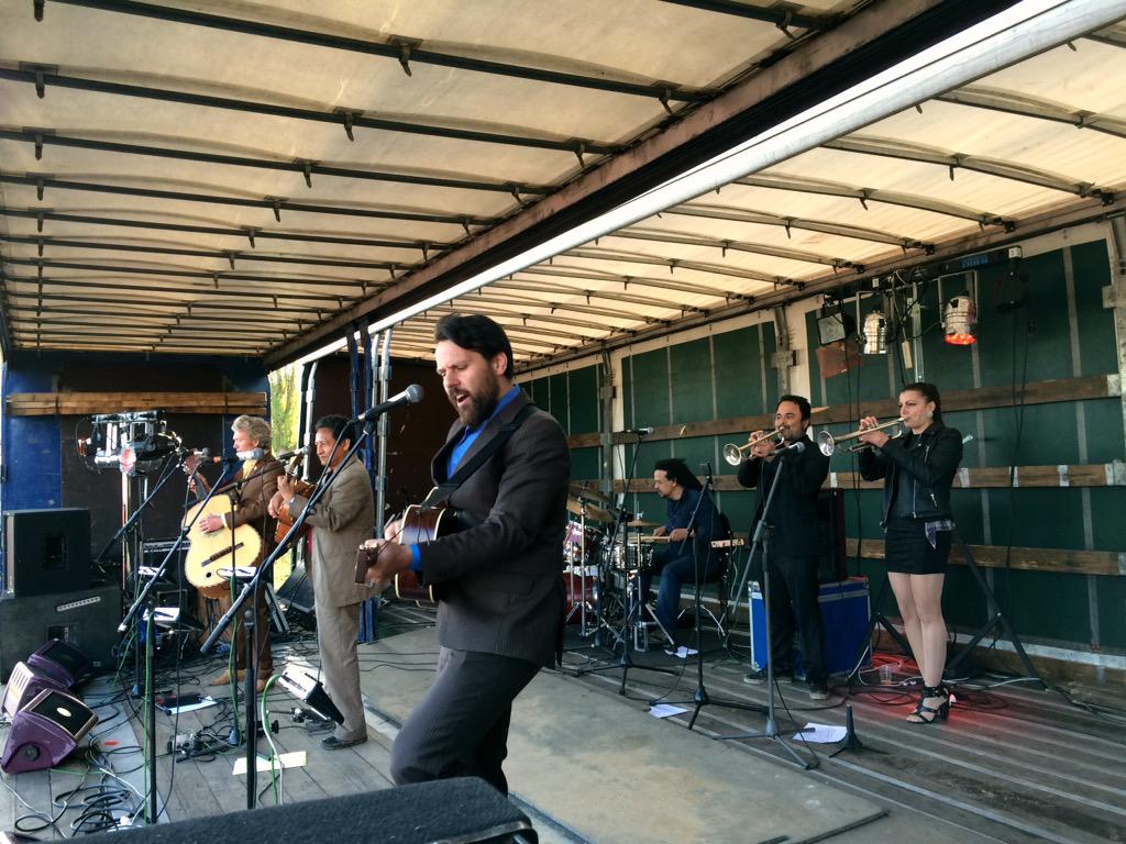 DaSilvaMusicNL's tweet photo. #Stagemanagement bij Bevrijdingsfestival in Oosterbeek. Nu de band Hotel! #Livemusic #festival #events http://t.co/pBMTYPTFsA