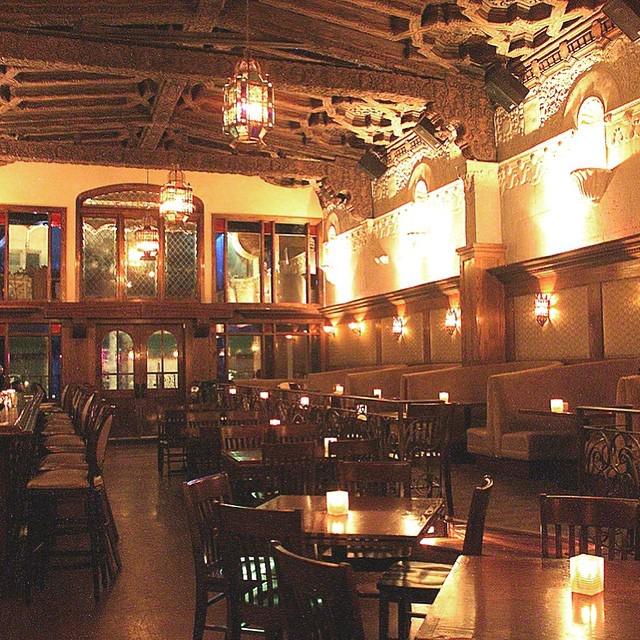 Join your #hff15 friends tomorrow at <a href="/PigNWhistleHW/">Pig 'N Whistle</a> at 6 pm for #drinkingaboutfringe! This… ift.tt/1zxAirF