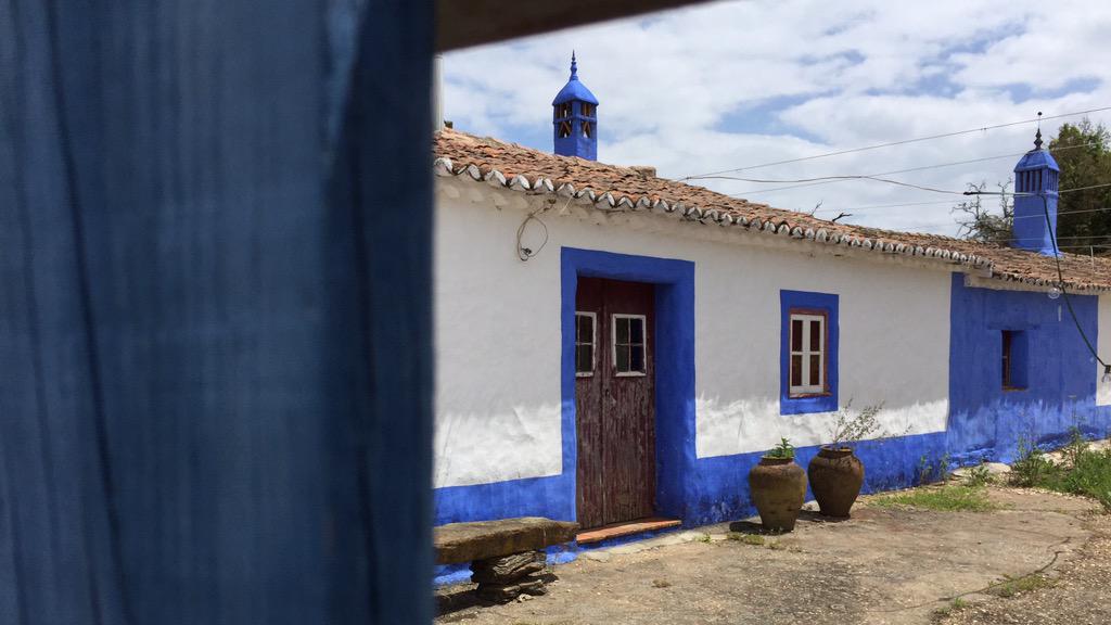 abigailking's tweet photo. A burst of blue in rural Alentejo - my fav colour in case you didn't know ;-) #portlab @headwaterhols #visitportugal http://t.co/6yXyWyqJGL