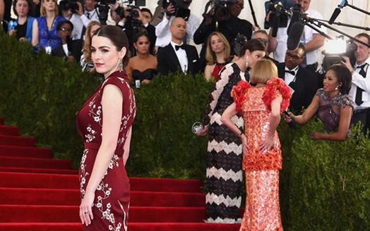 Quien's tweet photo. #LoMásVisto Así se vivió la red carpet de la #MetGala2015. FOTOS: http://t.co/Xit6pQYYN7 http://t.co/cgVKiMiuxc
