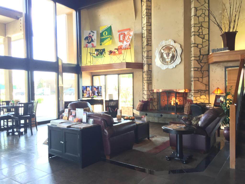 nakedmelissa's tweet photo. #NewAccountAlert @RedLionHotels in #BendOregon will be carrying the @outdoorvino #wines! @VisitBendOR @nakedwinery http://t.co/4Ksz7jE4s0