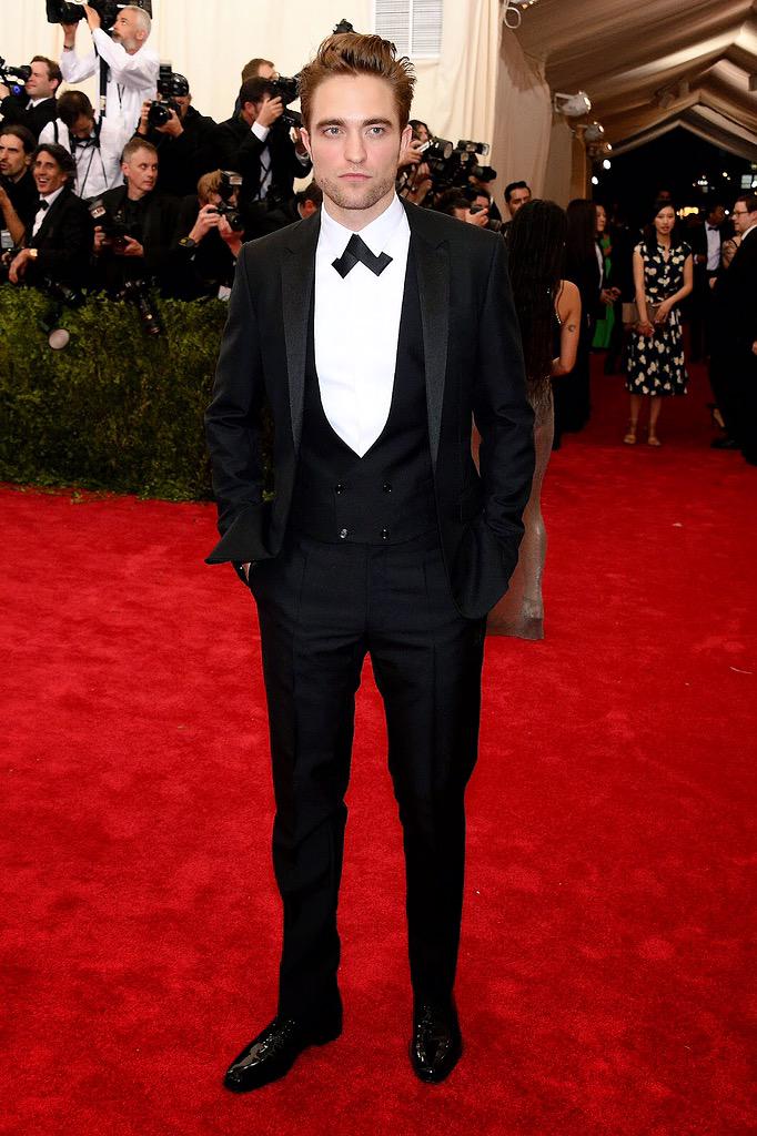 socalmom2four's tweet photo. #DiorRob #DiorHomme #VFOscarAfterParty #MetGala2015 #RobertPattinson #2015Rob #sohandsome 😍😍😍 http://t.co/I2xSeQNoTE