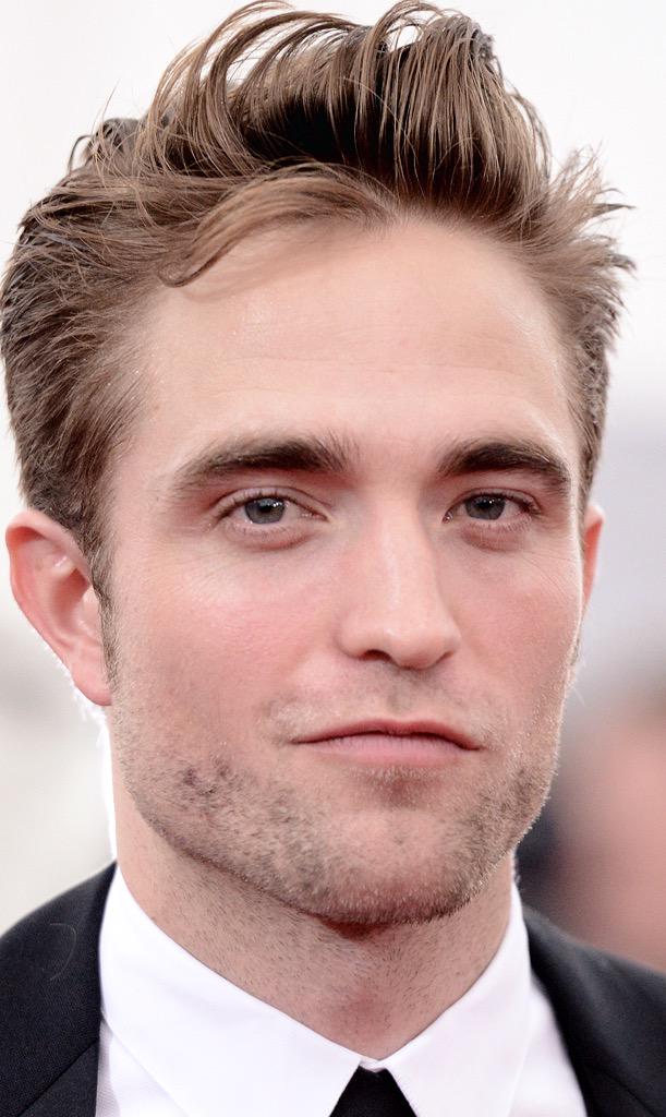 socalmom2four's tweet photo. #DiorRob #DiorHomme #VFOscarAfterParty #MetGala2015 #RobertPattinson #2015Rob #sohandsome 😍😍😍 http://t.co/I2xSeQNoTE