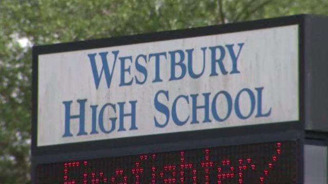 KPRC2's tweet photo. #BREAKING #HISD audit reveals #Westbury High principal asked to change 26 failing grades http://t.co/zzY74Dac6H http://t.co/9h3yhO04o6