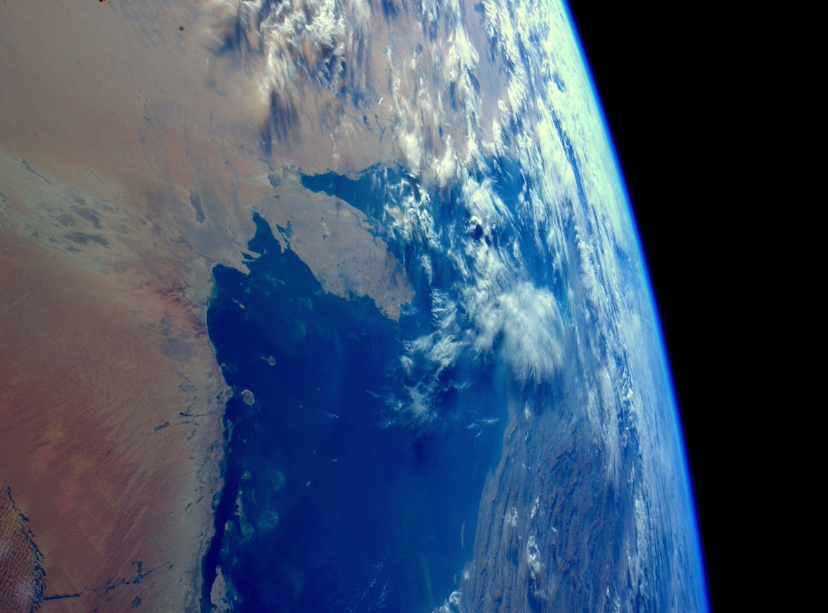 Good night from #space. Buona notte dallo spazio.