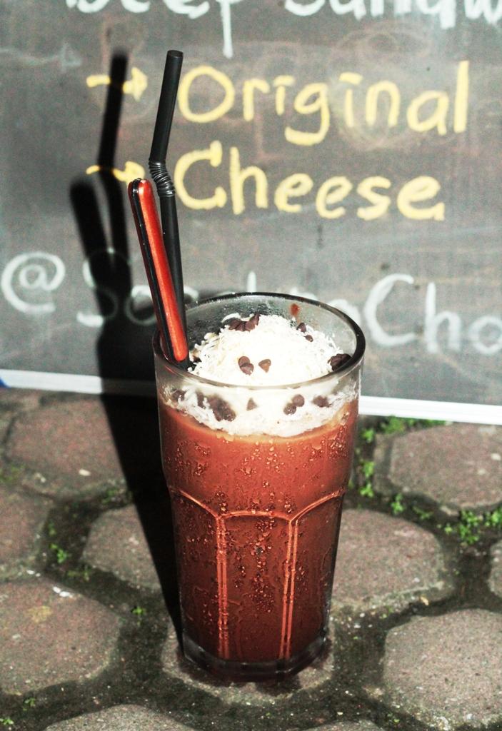 Ini favoritnya <a href="/nonAngie/">Angie Ang 🌹</a> juga dulu.. Ice Choco Chesse. Hehe.. #kuliner #semarang #chocolate