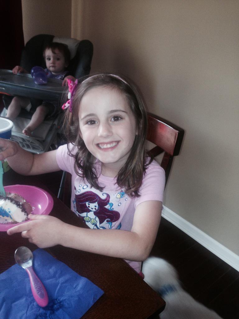 DanielH2Os's tweet photo. @garthbrooks @trishayearwood my daughter Maddie's 1st concert is this Thursday night to see you in Omaha. Can't wait! http://t.co/J72IwLVQBQ