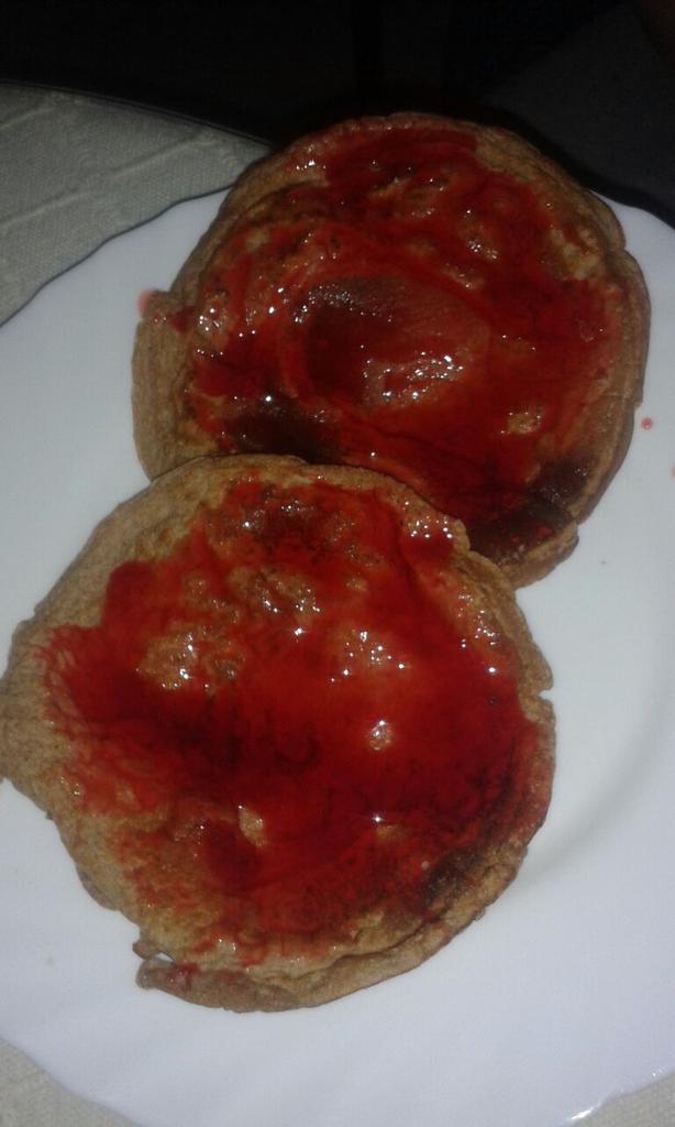 Ifmartinez88's tweet photo. Tortitas fitness para endulzar la tarde con mi princesita @aliciacostag http://t.co/8KBRL1Ej5O
