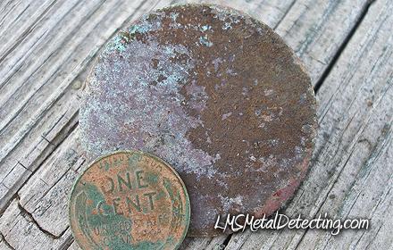 LMSMetalDetect's tweet photo. Saturday’s Relic Hunt – got a big ol flat button! #lmsmetaldetecting http://t.co/ySyKh7NhjX