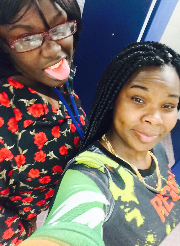 Octavia98914066's tweet photo. Chilling With My Homie 👭💯💪🏽😩 . http://t.co/UkunKDBZID